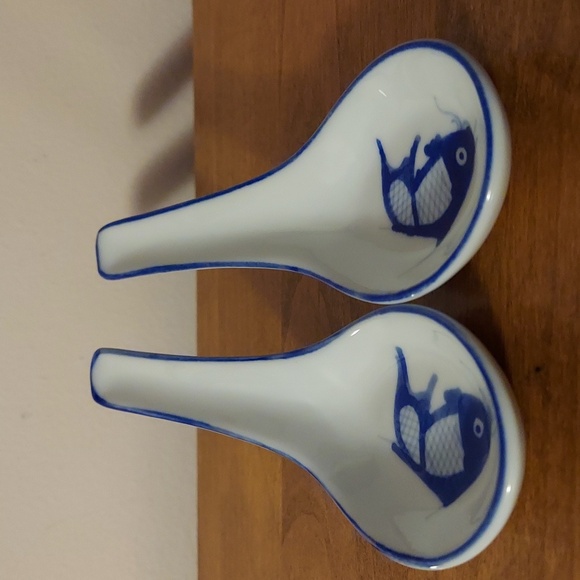 Vtg. 2 Chinese Soup Spoons with Blue Fish - Picture 5 of 7